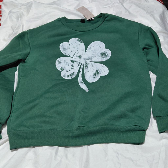 SHEIN Tops - Women's SHEIN Green Shamrock Graphic Sweatshirt S